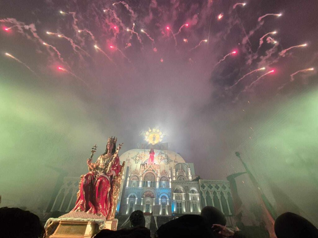 Foto Spaccata Dei Carri di Santa Lucia 2024