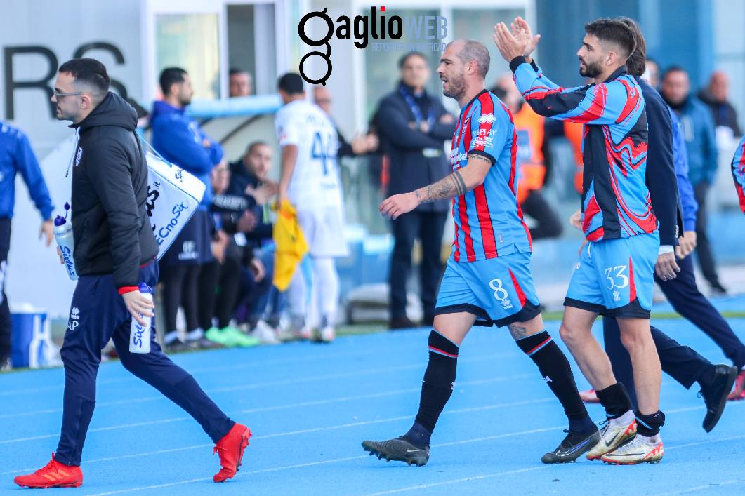 {Guglielmo Tell scocca due frecce} = #STRINGHE.4
