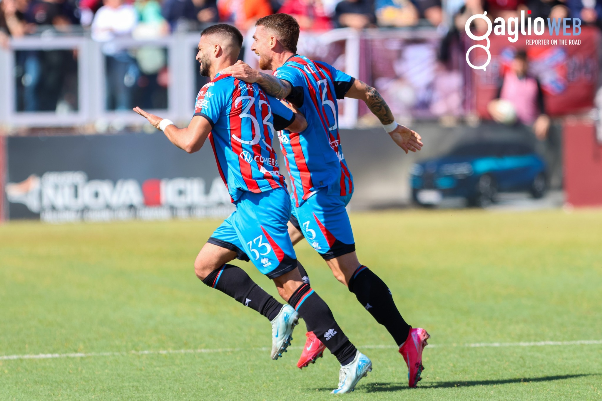 Celli e Anastasio esultano dopo lo 0-1 in Trapani-Catania