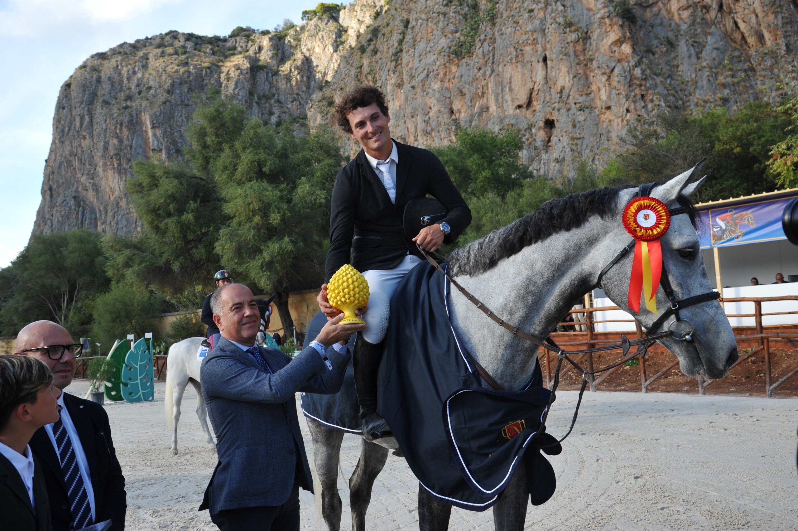 Giacomo Bassi durante la premiazione degli internazionali di sicilia 