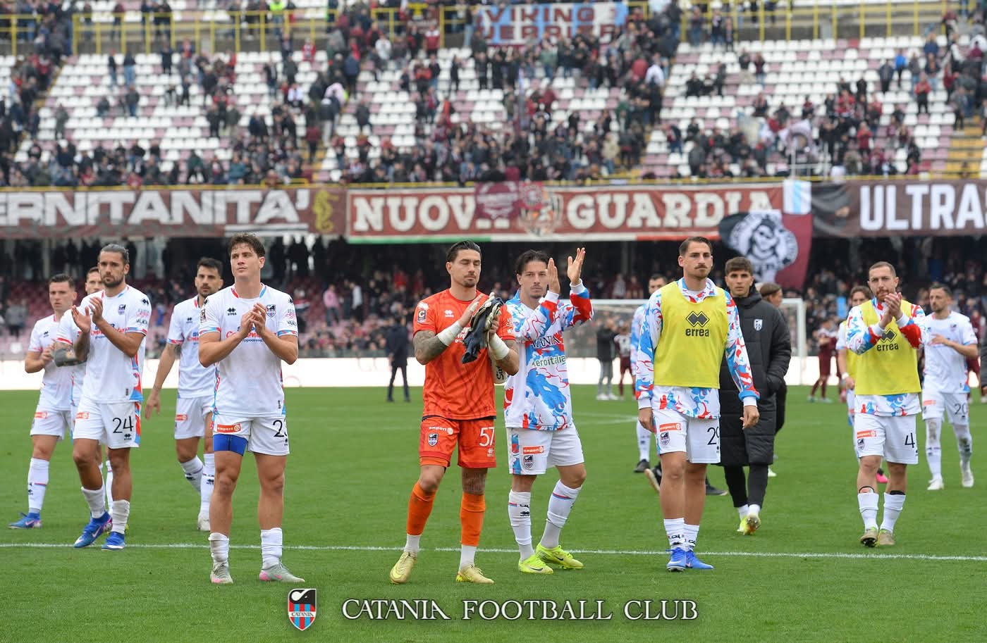 {E adesso andate via, voglio restare solo} = #STRINGHE.16