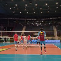 Sport, Volley: Cantù corsara a Catania: 3-2 al tie-break dopo oltre due ore di battaglia.