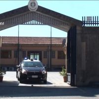 Cronaca, Tremestieri Etneo: Controllati dai Carabinieri con uno scooter rubato e la droga nella sella: un arresto ed una denuncia.