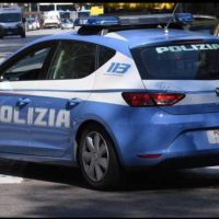 Cronaca, Catania: Controlli della Polizia di Stato di Catania nel quartiere di Picanello, denunciate due persone per possesso di stupefacenti.