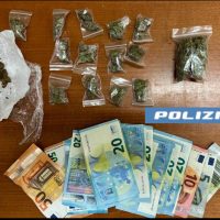 Cronaca, Catania: Rifornisce di droga i giovani frequentatori di una piazza del centro, spacciatore 22enne arrestato dalla Polizia di Stato.