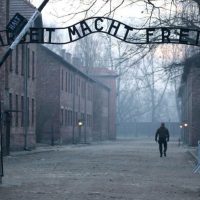 Attualità: Giorno della Memoria oggi 27 gennaio in ricordo delle vittime della Shoah. La facciata di Palazzo Madama sarà illuminata dal colore giallo, bandiere a mezz’asta.
