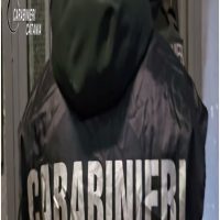 Cronaca, Catania, San Cristoforo: Nasconde la marijuana dietro le grate di una finestra; scoperto e arrestato dai Carabinieri.
