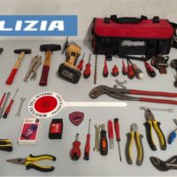 Cronaca, Catania: Trovato con una quarantina di strumenti atti allo scasso, 31enne denunciato dalla Polizia di Stato.