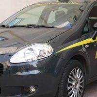 Prima Pagina, Cronaca: “Ultimo brindisi” all’ombra mafia, sequestrati 30 milioni euro Arrestate 10 persone per associazione a delinquere finalizzata all’evasione dell’Iva e alla bancarotta fraudolenta. Un volume d’affari superiore a cento milioni di euro nel settore della commercializzazione delle bevande.