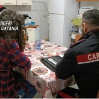 Cronaca, Linguaglossa (CT). Terrorizza la famiglia e minaccia madre e sorella; 41enne arrestato dai Carabinieri.