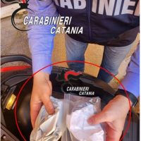 Cronaca, Catania, quartiere Villaggio Sant’Agata: Balbetta ai Carabinieri che gli trovano la “cocaina e crack” addosso: arrestato spacciatore.