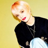“Una madre non può avere tutto” – la riflessione amara di Lily Allen divenuta virale