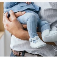 Le richieste di congedo di paternità, in Italia, sono aumentate del triplo. Il papà del terzo millennio sta interpretando al meglio il ruolo genitoriale?