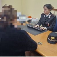 Cronaca, Belpasso (CT): Aggredisce e minaccia la moglie perché non ha fatto il cambio delle lenzuola: arrestato dai Carabinieri un 53enne.
