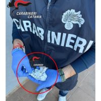 Cronaca, Catania, quartiere “Villaggio Sant’Agata”: Balbetta ai Carabinieri che gli trovano la “cocaina” addosso: arrestato 24enne.