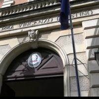 Cronaca, Catania, San Giovanni la Punta: Operazione “Gioiello”, 9 misure cautelari per associazione per delinquere finalizzata alla commissione di delitti contro il patrimonio. 12 colpi scoperti, per un bottino di oltre 120.000,00 €. Scoperti anche i canali della ricettazione, ad opera di 2 gioiellieri di Catania.