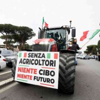 Foto Cecilia Fabiano/LaPresse 09 febbraio   2024 Roma, Italia - Cronaca - Protesta dei Trattori : la marcia verso il centro Nella foto: i trattori del presidio Riscatto Agricolo
February 9, 2024 Roma, Italy -  Tractor Protest , the farmer demonstration  In the photo: farmers of Riscatto Agricolo
